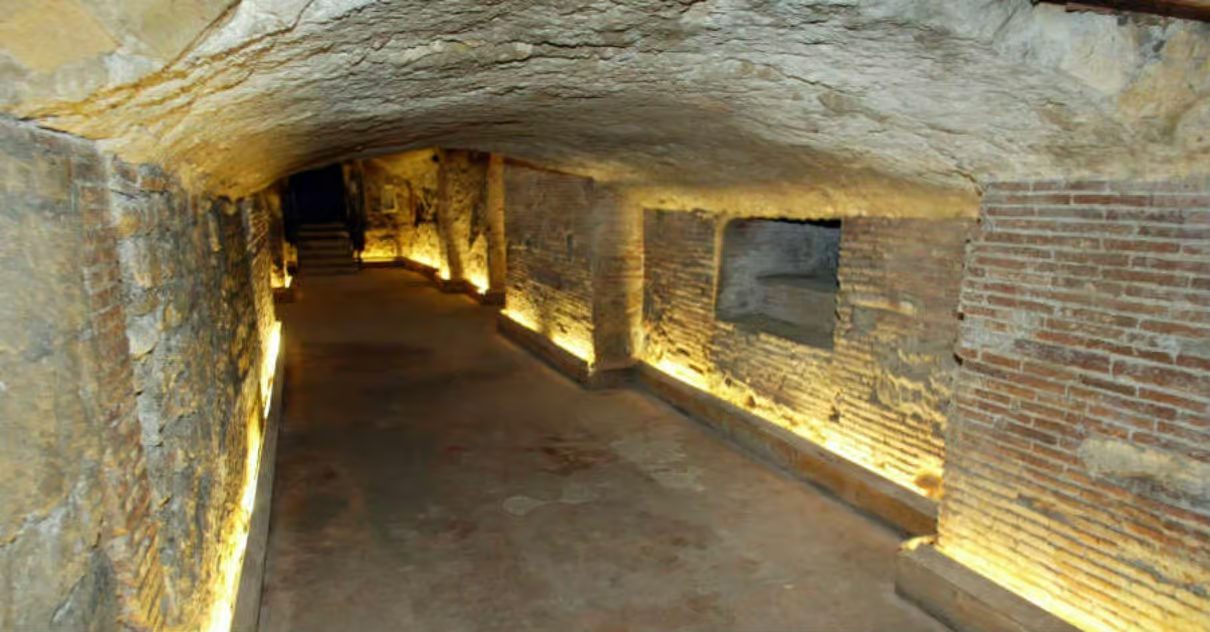 Naples: Historic Center Guided Tour with Underground Ruins