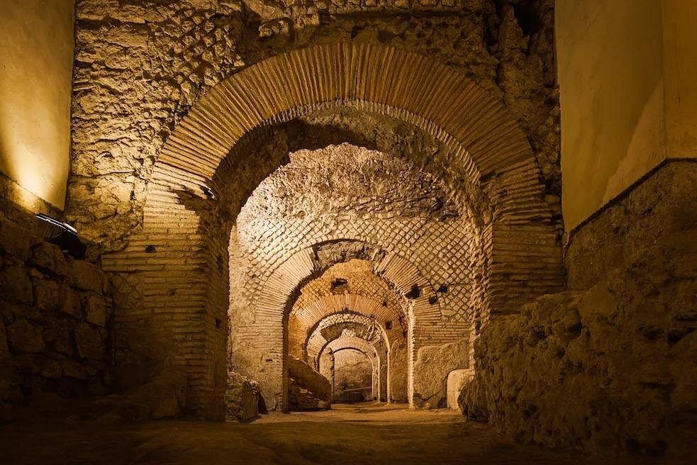 Naples Underground & Highlights Tour – Small Group Experience