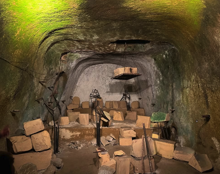 Naples Underground vs the Bourbon Tunnel